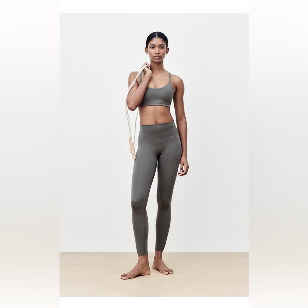 H&M SPORTS LEGGINGS WITH SOFTMOVET™